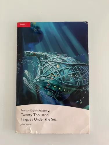 Livro usado. Autor Jules Verne - Vinte Mil Léguas Submarinas
