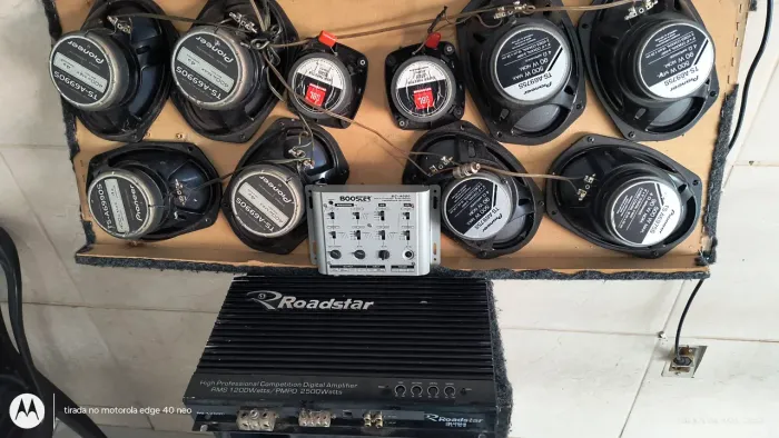 Com  8 Pioneer 69 um grave cara preta, uma ROADSTAR um BOOSTER