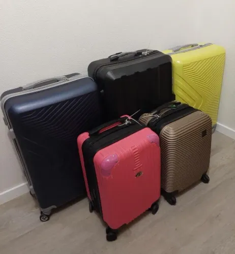 Vendo Malas grandes(250) e pequenas(150), usadas apenas uma vez!