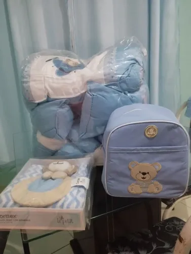 Kit berço +uma manta acompanha naninha e uma bolsa