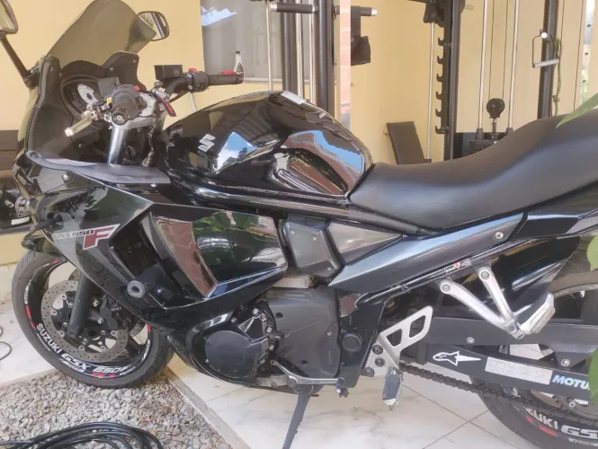 Moto Suzuki