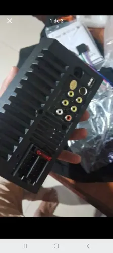 Vendo multimídia nova com controle e cabo de conexão