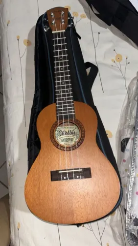 Ukulele Concert Elétrico Shelby SU-23ME (Com Afinador e Capa) - Estado de Novo