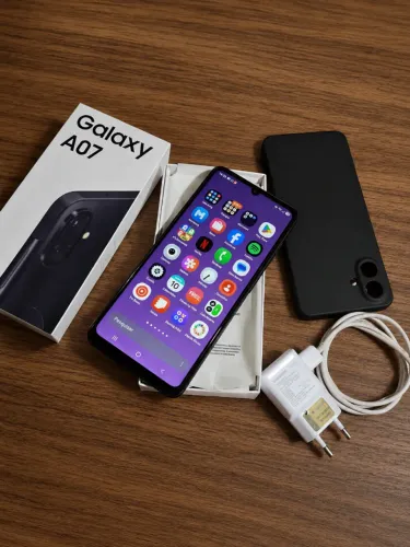 Samsung 07 novo, com 1 mês de uso apenas.