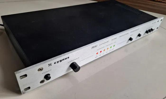 REDUTOR DE RUÍDOS CYGNUS NR 800