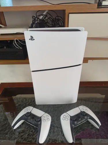 PlayStation 5 PS5 + 2 controles - estado de novo, pouco uso (sem caixa)