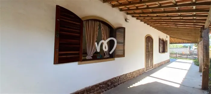 Casa 3 quartos, sendo 1 suíte