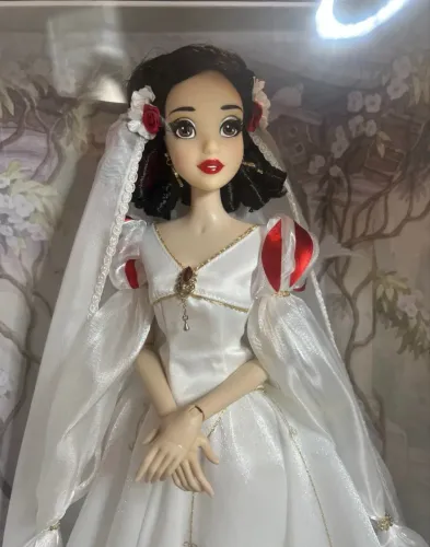 Branca de neve Disney store limitada ever after high monster high