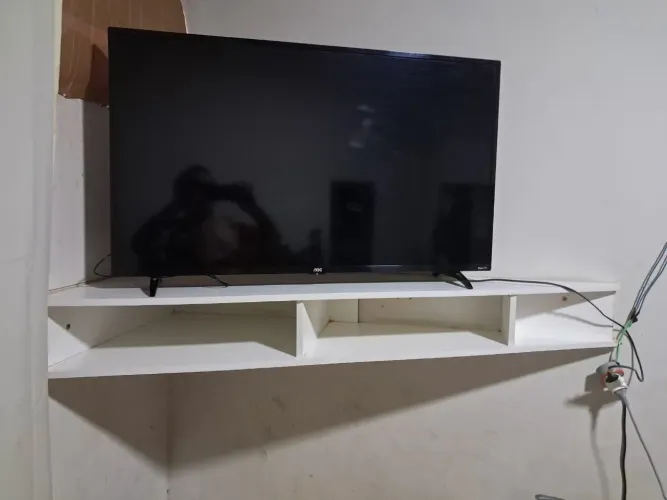 Smart TV + suporte de canto de parede