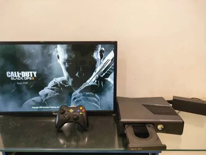 XBOX 360 COM DESBLOQUEIO RGH + HD DE 320GB + CONTROLE ORIGINAL E FONTE BIVOLT