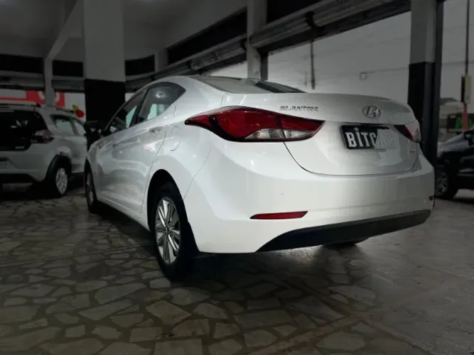 Hyundai Elantra GLS 2.0 16V Flex Aut. 2015