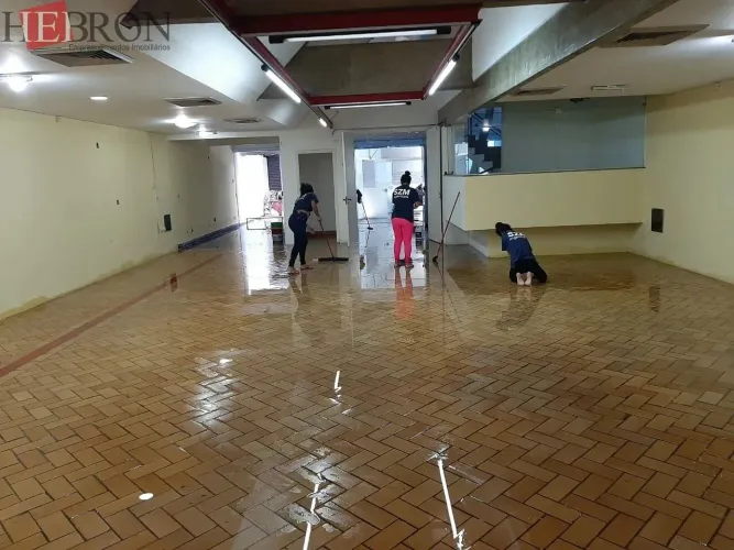 Prédio comercial disponível para venda localizado em Água Rasa!!