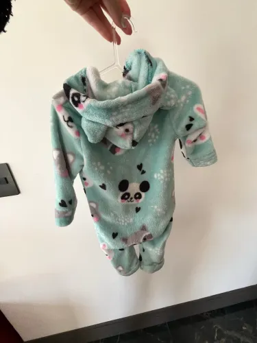 Vende-se 2 macacão para bebê