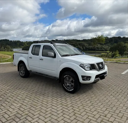 Nissan Frontier SV AT. CD 4X4 2.5 TB Dies. Aut. 2015