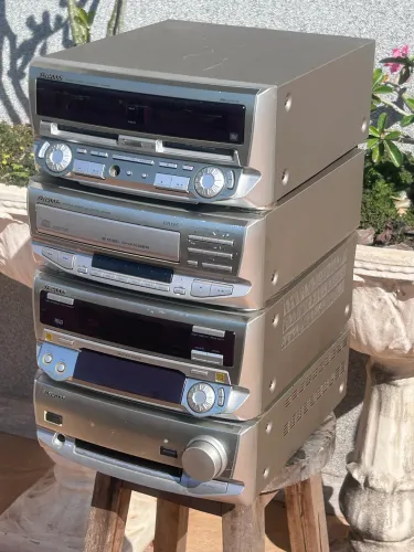 Som system modulado japonês Kenwood h9 tudo funcionando?