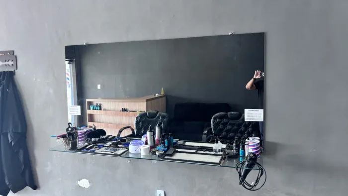 Espelho e bancada de vidro