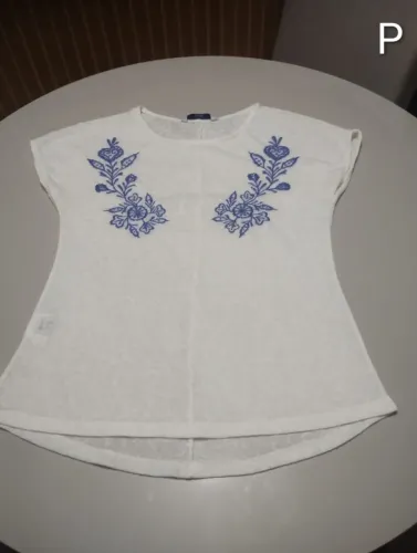 Blusa branca Bordada