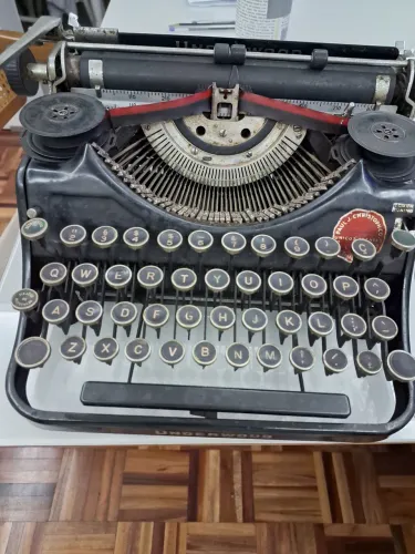 Máquina de escrever antiga