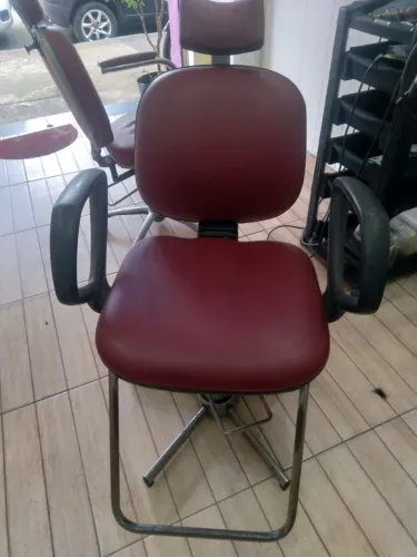 Vendo cadeira e lavatório 