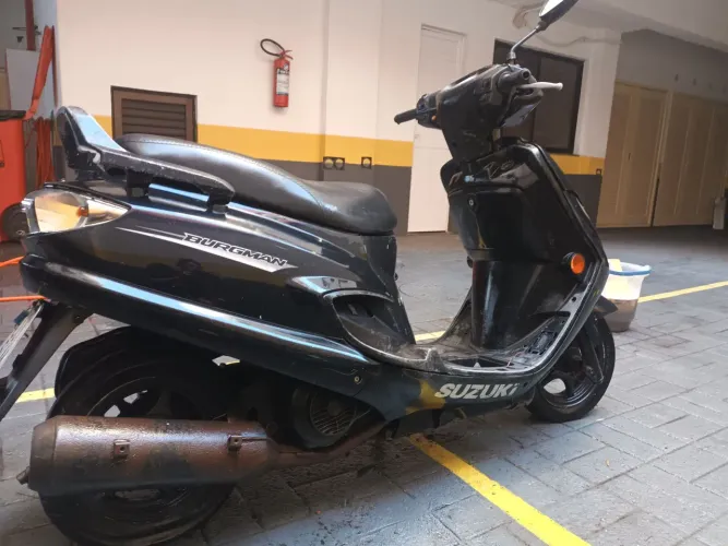 Burgman 125 carburada para retirada de peças Fotos Atualizadas
