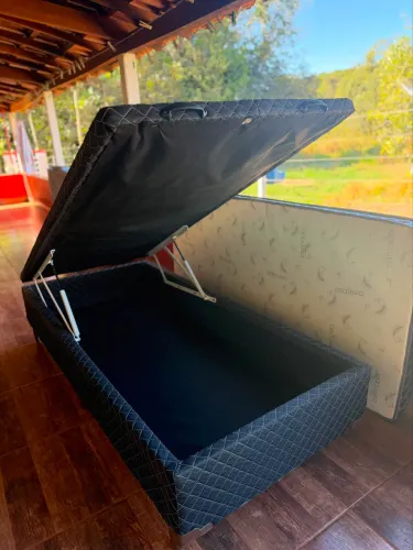 Vendo cama box baú solteiro