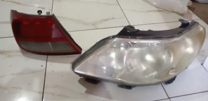 Farol dianteiro Foco Duplo lado esquerdo do Gol G5  + lanterna traseira esquerda.