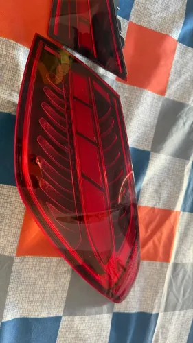 Par de lanternas Mercedes c200, c250 2023. Lado direito