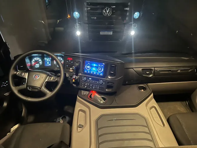 Scania P320 Bitruck Caçamba