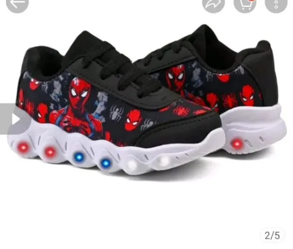 Sapato infantil Homem-Aranha com luzes
