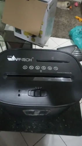 Estou vendendo uma máquina de picar papel
