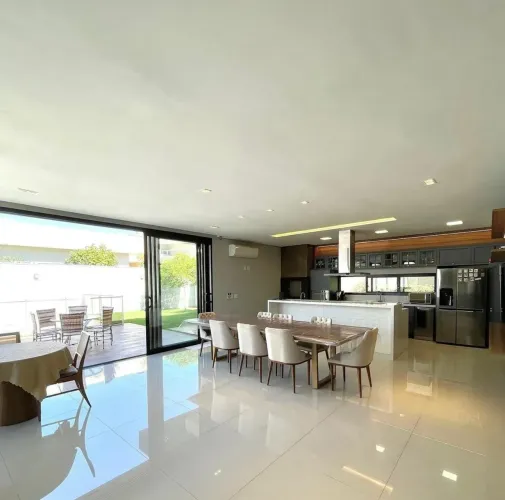 SOBRADO 4 SUÍTES A VENDA, COM 326m² NO CONDOMÍNIO FLORAIS ITÁLIA
