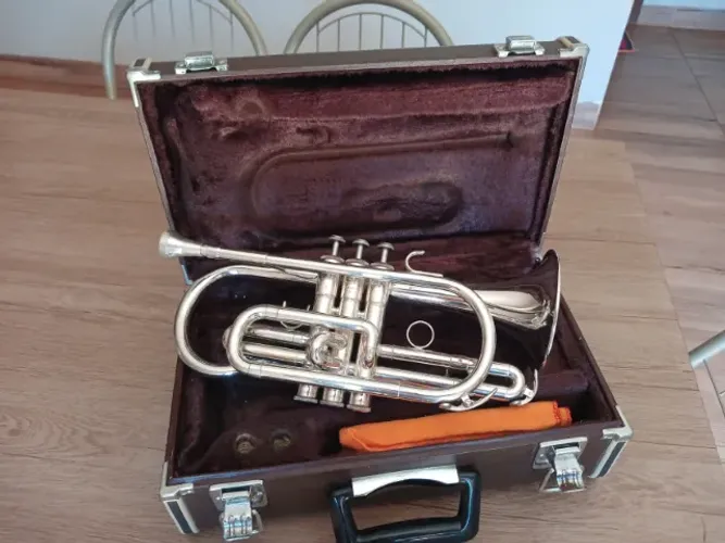 Cornet Yamaha em Si bemol Prateado com estojo