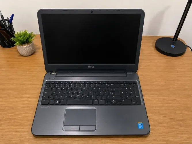 Notebook Dell i5 8GB de RAM. HD 1 tera. Placa de vídeo AMD Radeon HD 8850M