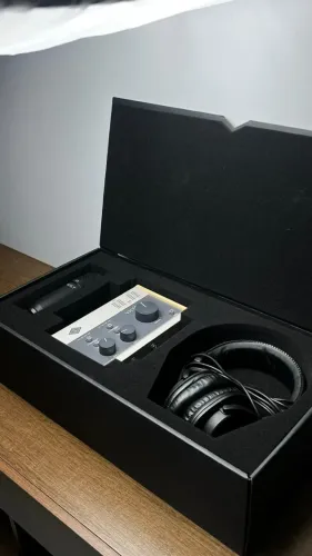 Kit Studio Universal Audio, Volt 276 (interfac + mic + headphone)