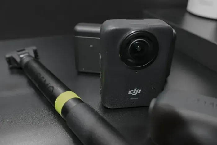 DJI Osmo 360 + Bastão Selfie Invisível