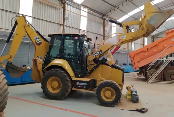 Retroescavadeira Caterpillar 416F2 2021 - Parcelamos