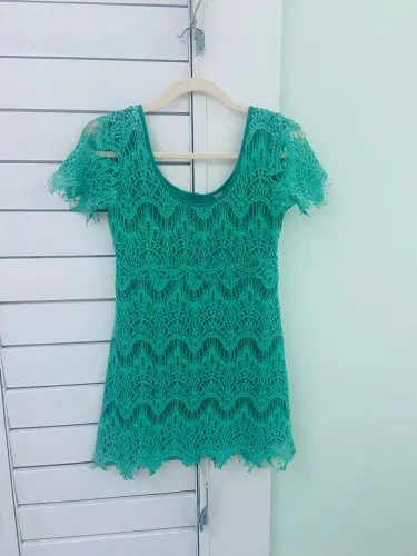 Vestido Farm em renda forrado P