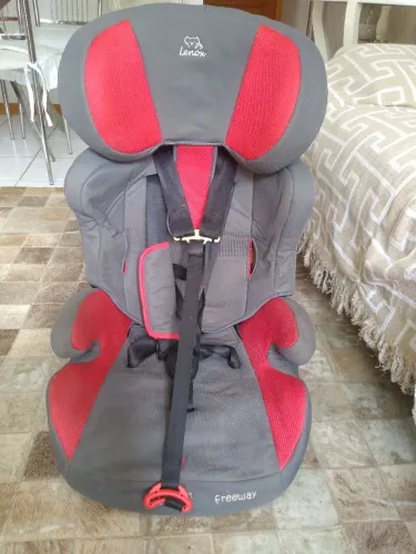 Cadeira infantil por carro