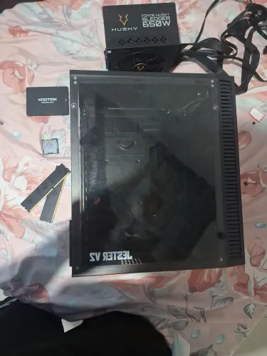 Kit com fonte, ssd, memórias RAM de 16 gb, gabinete e processador xeon