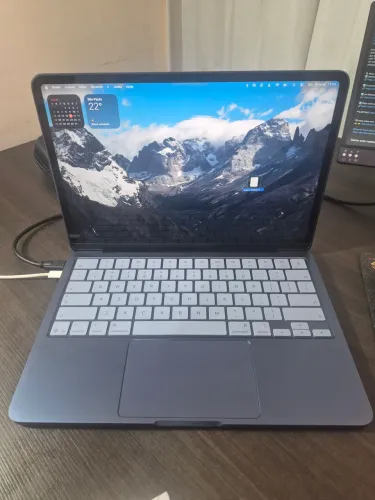 Macbook neo. 1 mês de uso. Completo. Nota e garantia.