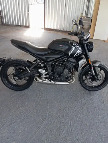 Vendo Triumph Trident 2023 - Semi-nova