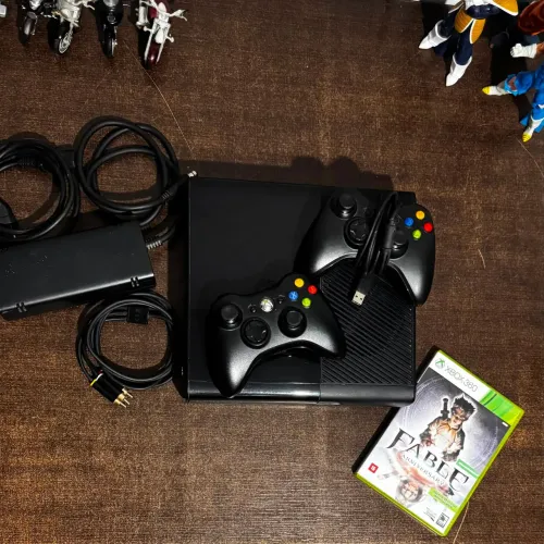 Xbox 360 Super Slim RGH *PREÇO NEGOCIÁVEL*