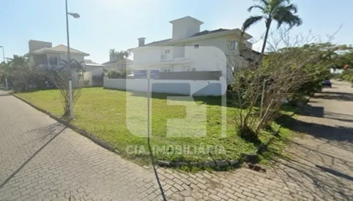 Terreno plano de esquina em Jurerê Internacional