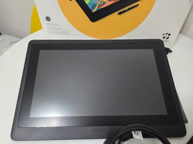 Wacom Cintiq Pro DTK 1660 - pouco uso. Acompanha case Wacom e suporte elg