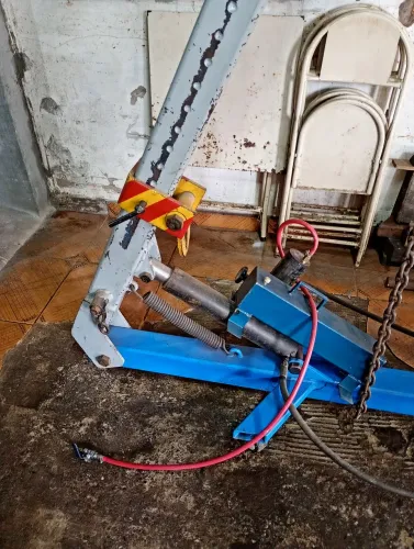 Ciborg hidropneumático com bancada Lucca kL200