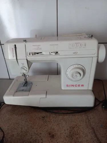 Maquina de costura singer pret a porter 