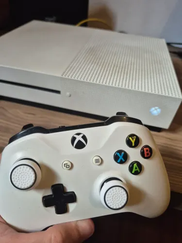 Xbox One S 500GB + 1 controle