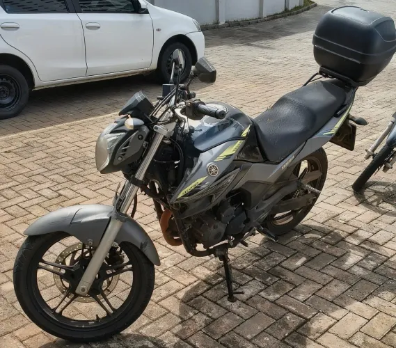 Yamaha Fazer 250 2016 | Único Dono | 53.342 km | Baú
