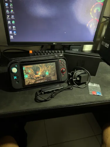 Nintendo Switch V2 + Zelda e cartão SD