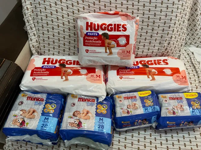 Pacotes de fraldas Huggies Pants e Turma da Mônica